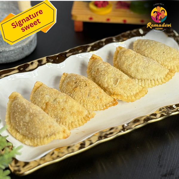 Kajjikayalu / Karjkai / Gujiya